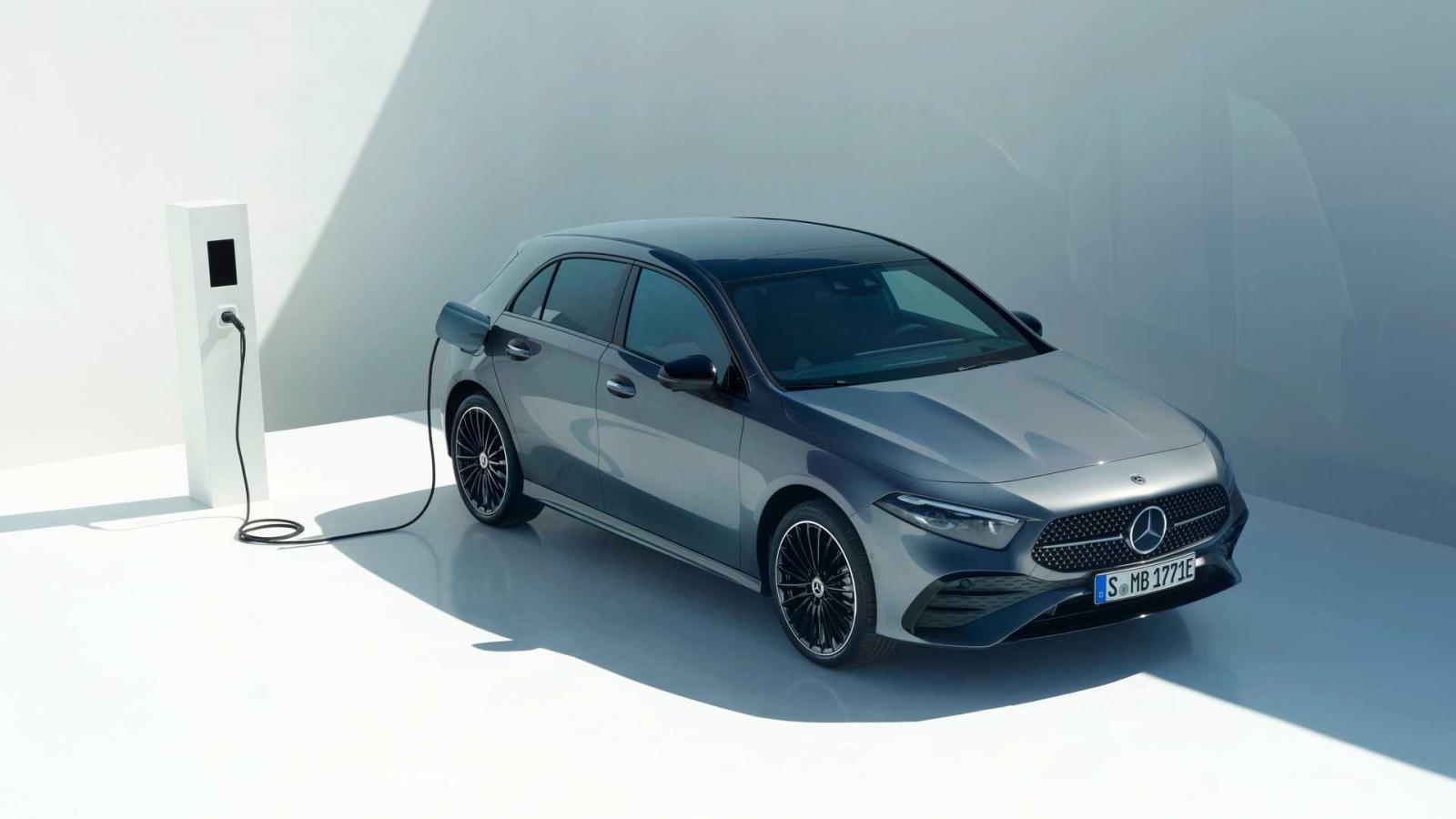 Mercedes A-Class: Ανανεωμένη & ήπια υβριδική